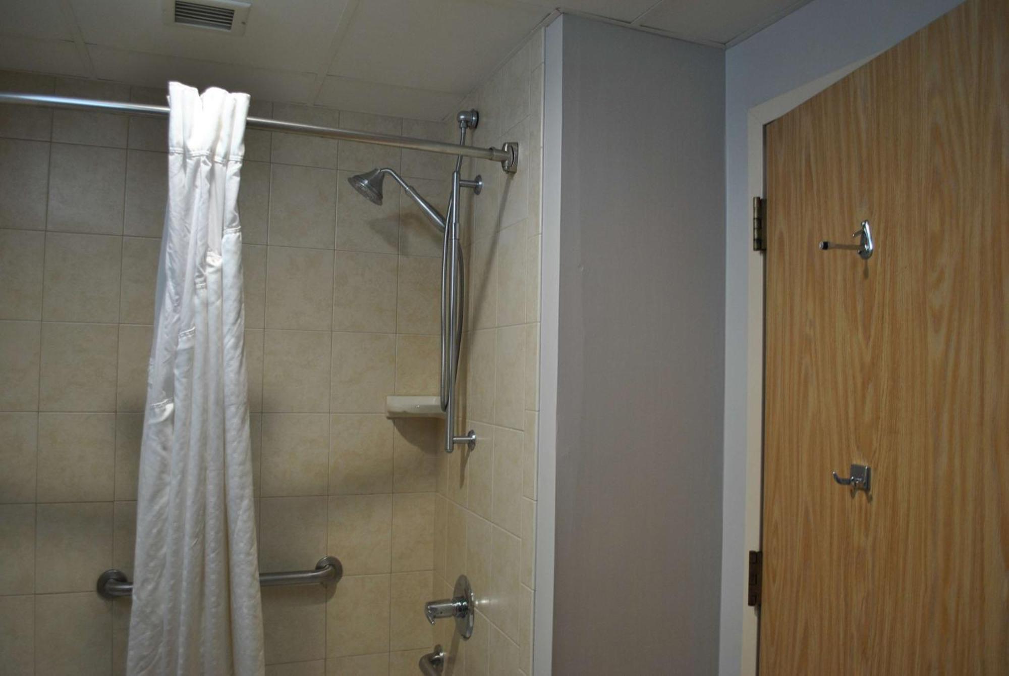 Best Western Owego Inn Экстерьер фото